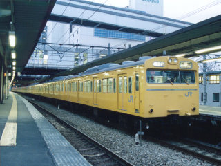 立川で発車待ちの614Bミツ23 (91KB)